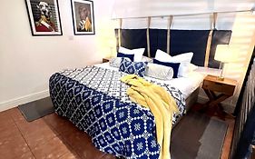7 - Central Studio - King Bed - Bike Facilities